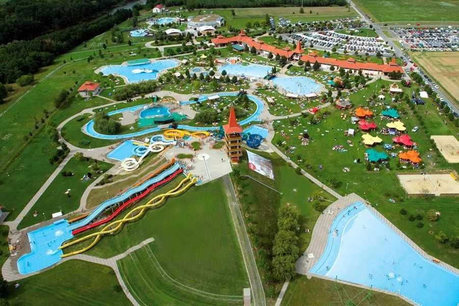 Lilla vendéglakás Zalaegerszeg szívében Appartamento Esterno foto
