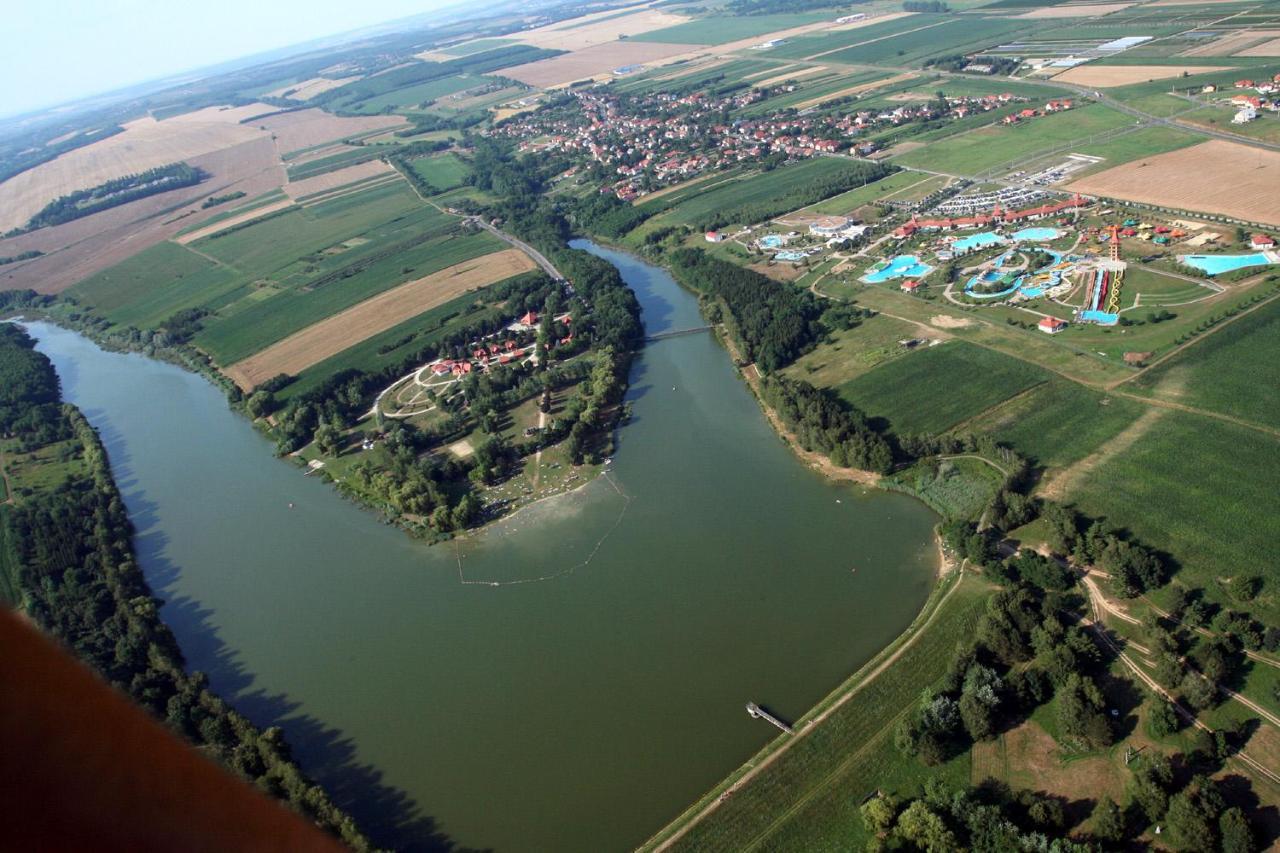 Lilla vendéglakás Zalaegerszeg szívében Appartamento Esterno foto